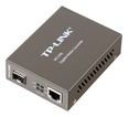 

TP-Link Медиаконвертер MC220L 1000M RJ45 to 1000M SFP slot supporting MiniGBIC modules, switching power adapter,