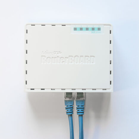 Проводной роутер MikroTik RB750GR3
