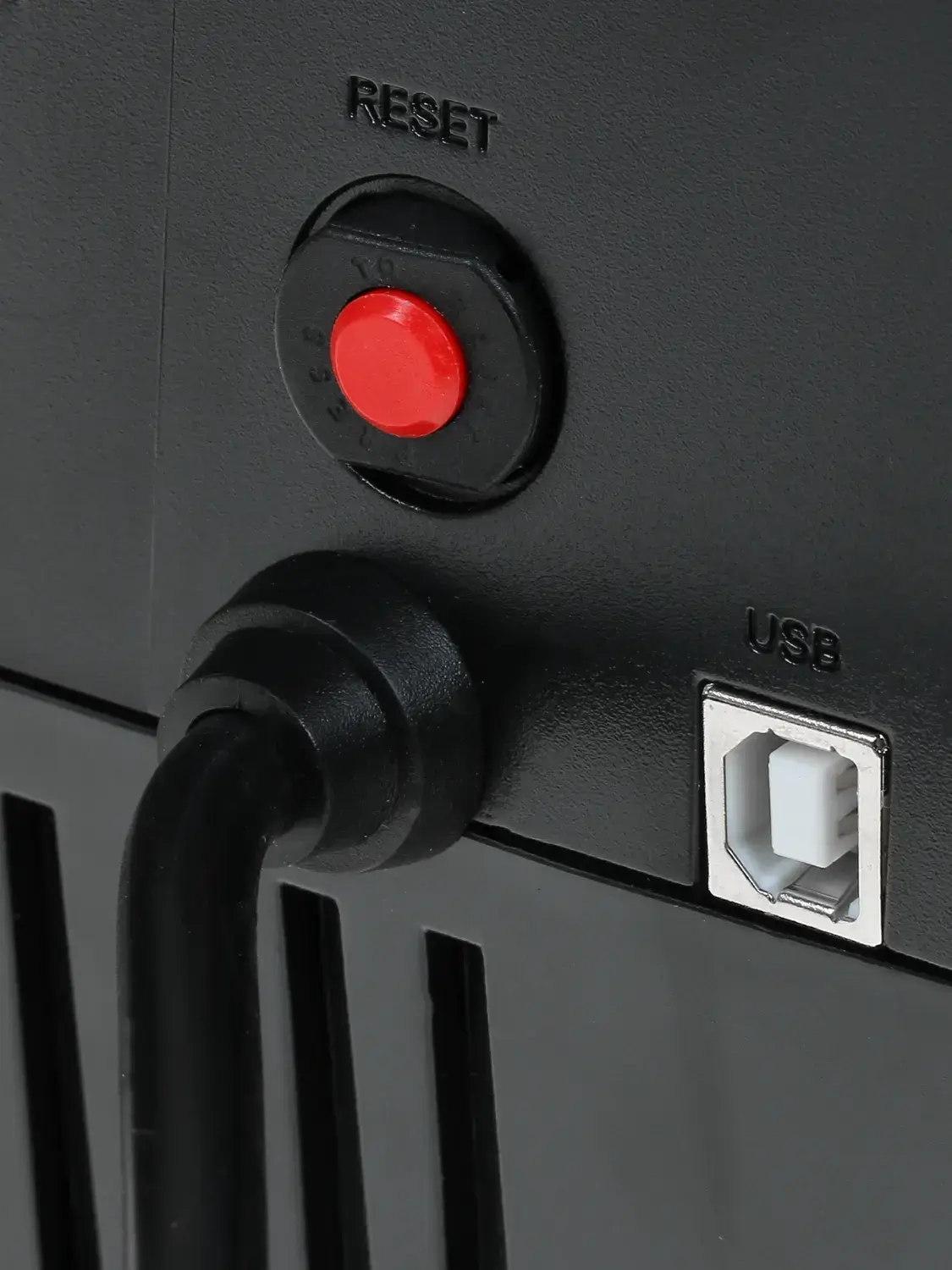 Источник бесперебойного питания/ UPS Line-Interactive CyberPower BR1000ELCD 1000VA/600W USB/RJ11/45/charger A/С (4+4 EURO)