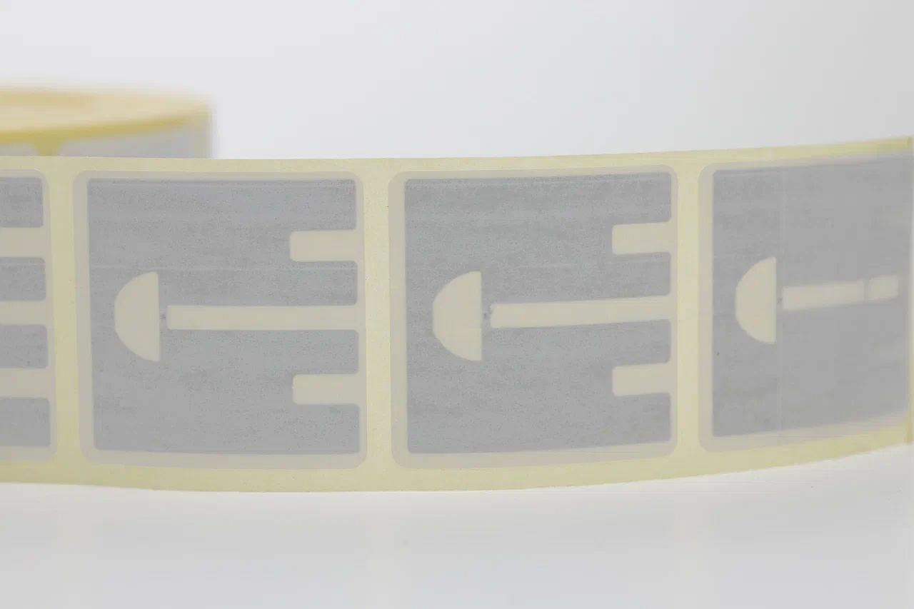 ISBC Метка 50x50 UHF 100-24125