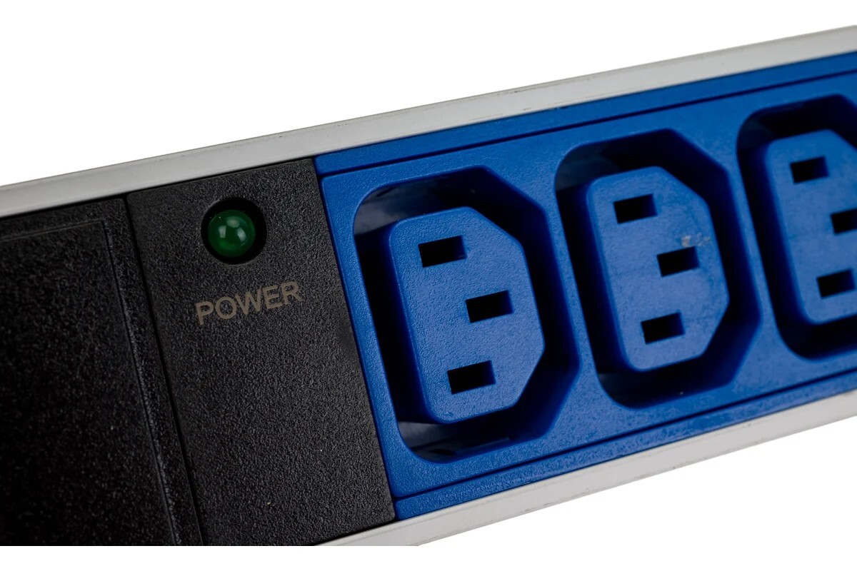 для ИБП REM Блок распределения питания R-32-12C13-I-440-K