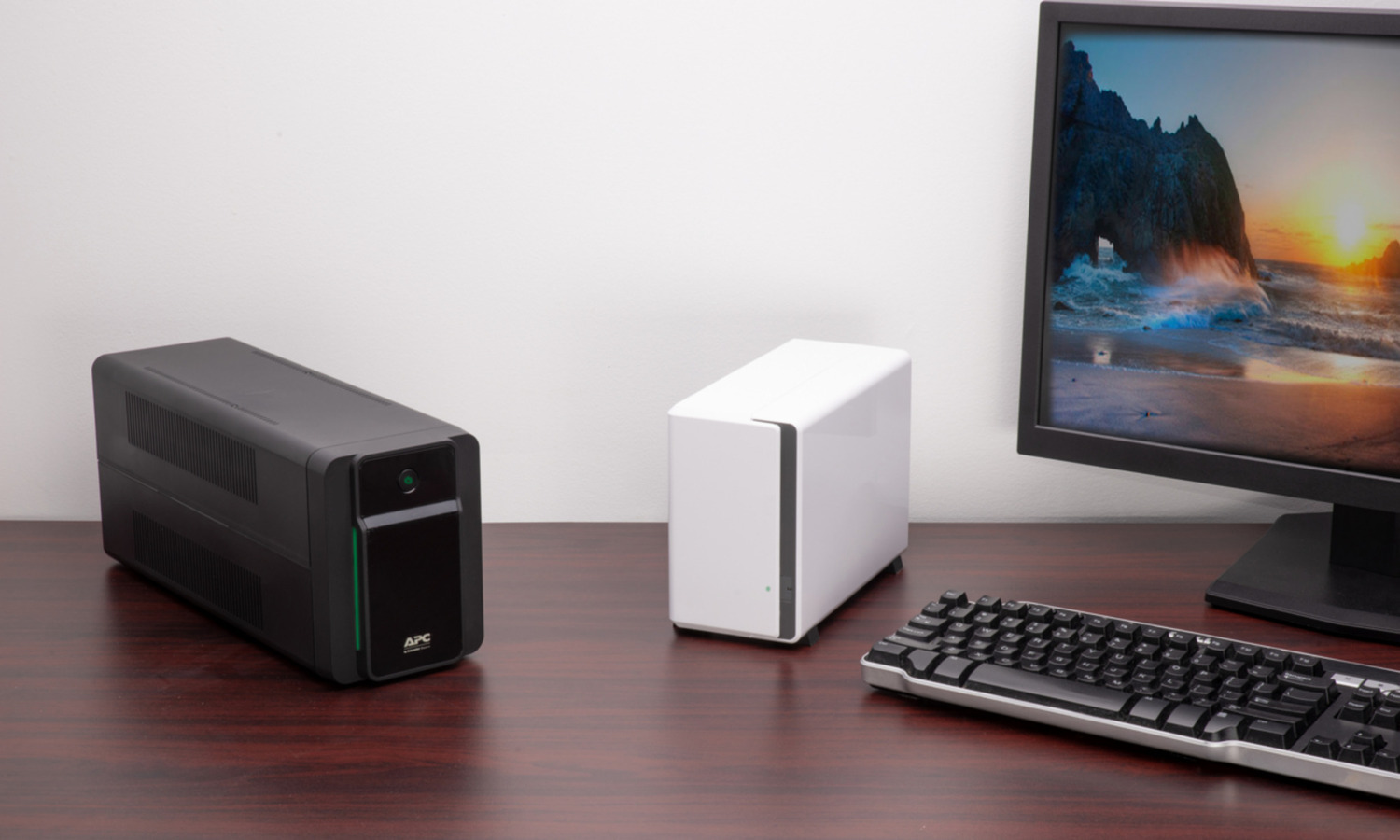 Источник бесперебойного питания APC Back-UPS BX750MI-GR 410Вт 750ВА черный