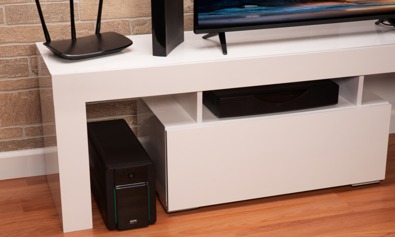ИБП APC Back-UPS  2200VA (BX2200MI-GR)