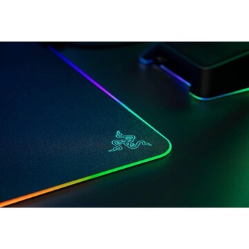 Razer Игровой коврик Firefly V2 RZ02-03020100-R3M1