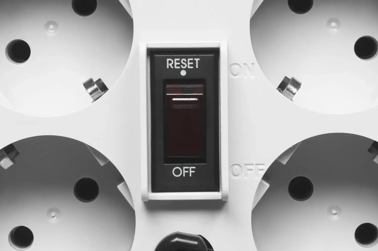 Стабилизатор напряжения Powercom TCA 1200