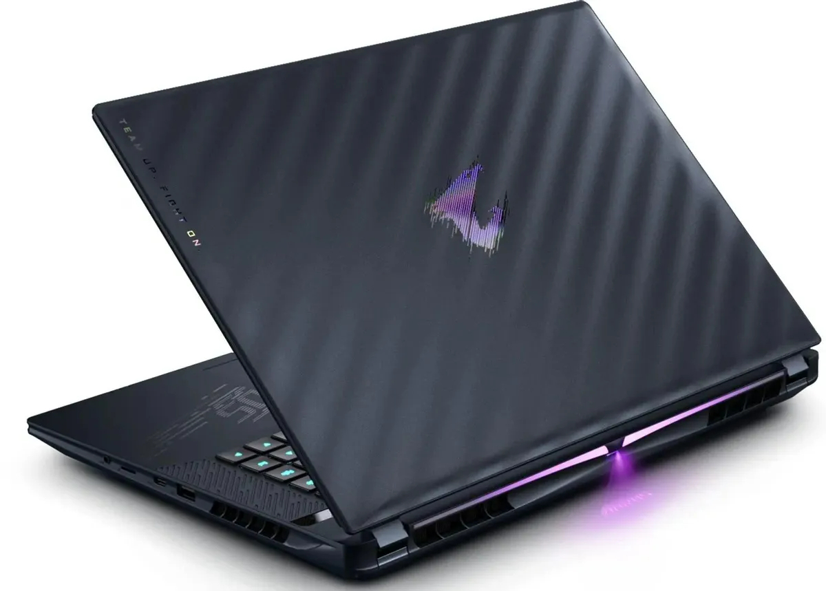 Ноутбук Gigabyte Aorus Master 16 AM6H Intel Core Ultra 9 275HX (черный)