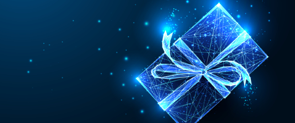 Изображение. Голографический подарок в виде светящейся коробки с бантом на цифровом фоне